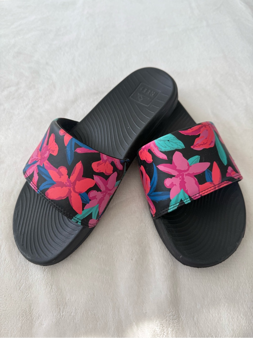 Reef Women’s One Slide Water Shoe Floral Design Size 10